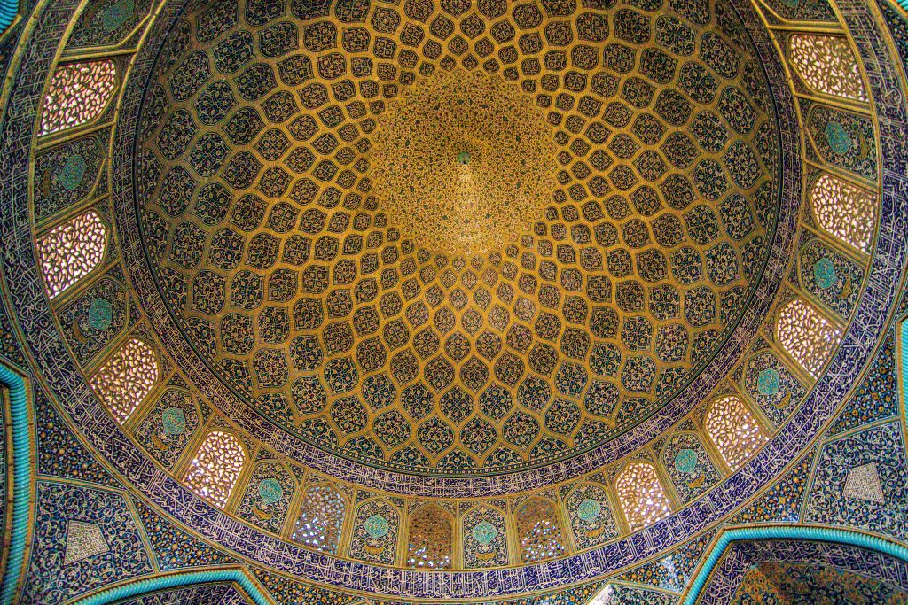 A beautiful picture of a dome inside the mosque