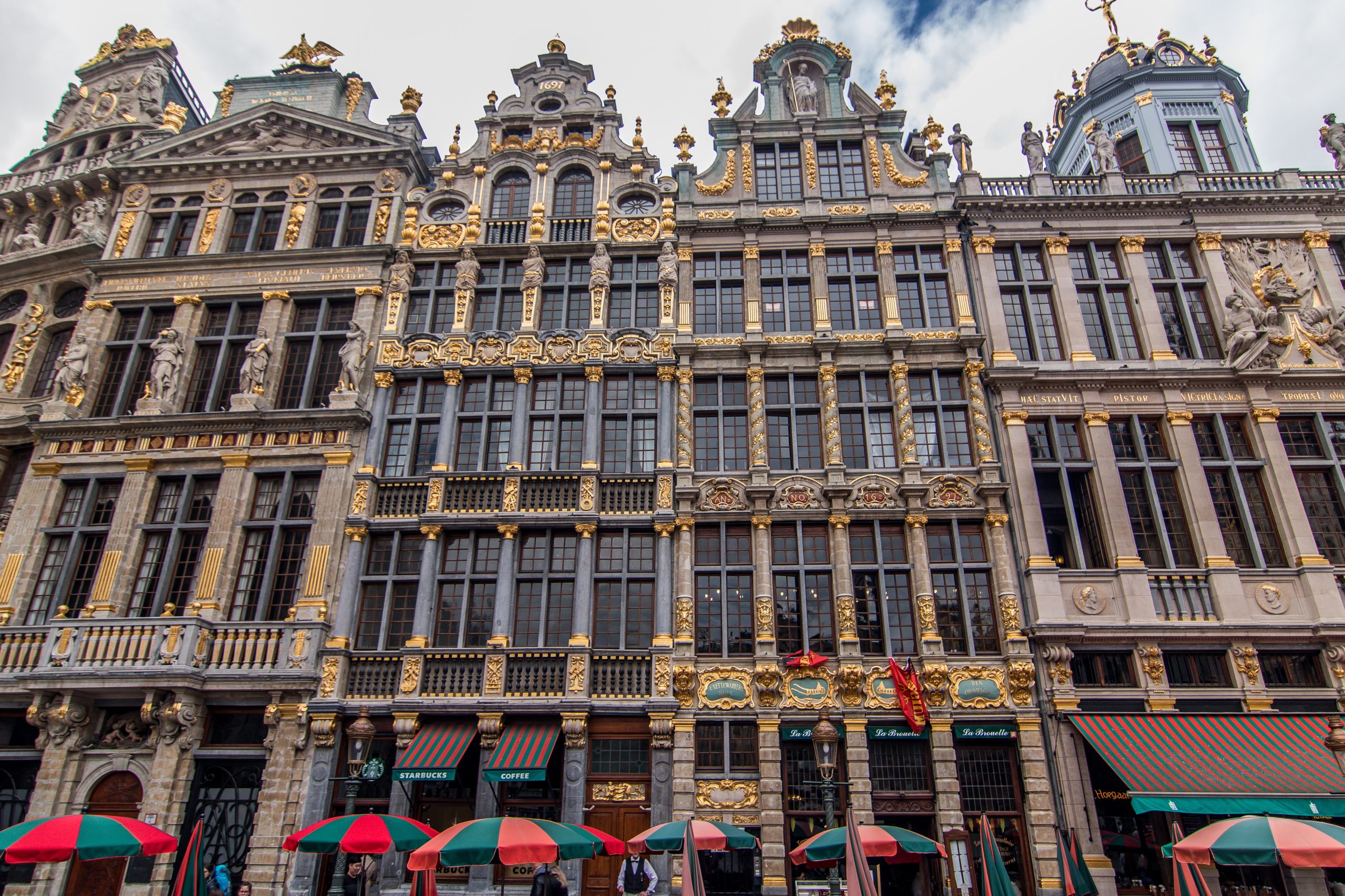 A photograph was taken of the royal building scaled